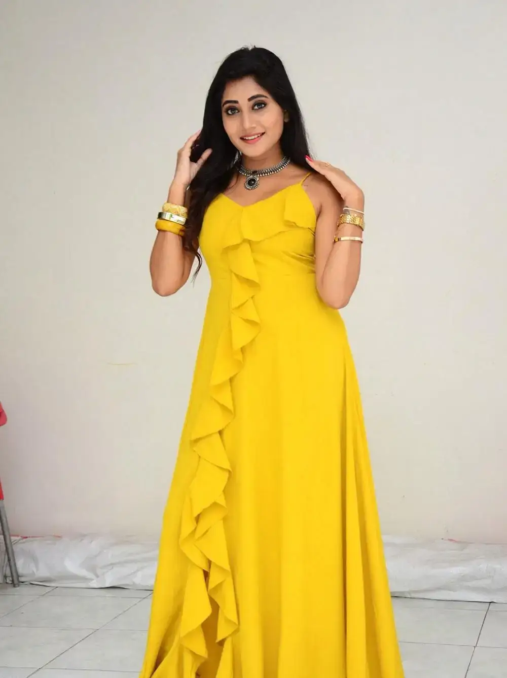 Indian Model Vasanthi Krishnan Stills in Yellow Dress